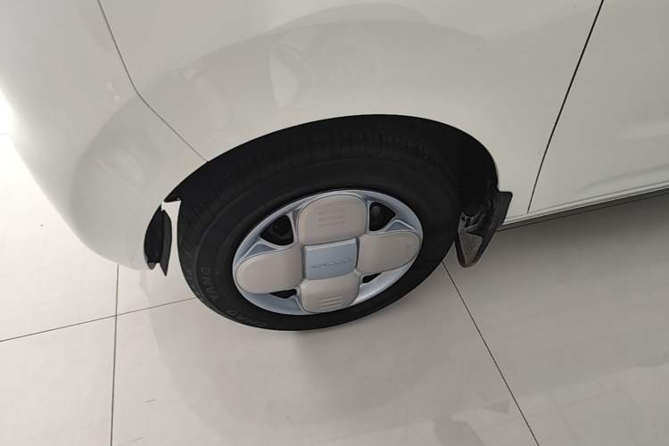 Used Geely Galaxy Panda 2024 Panda Mini 200km Endurance Bear Left Front Wheel Hub