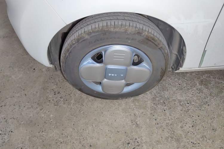 Used Geely Galaxy Panda 2024 Panda Mini 200km Endurance Bear Left Front Wheel Hub