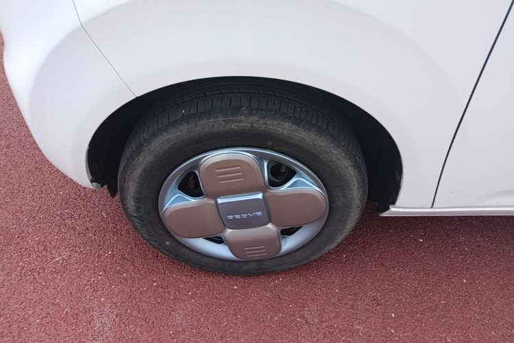 Used Geely Galaxy Panda 2024 Panda Mini 200km Endurance Bear Left Front Wheel Hub