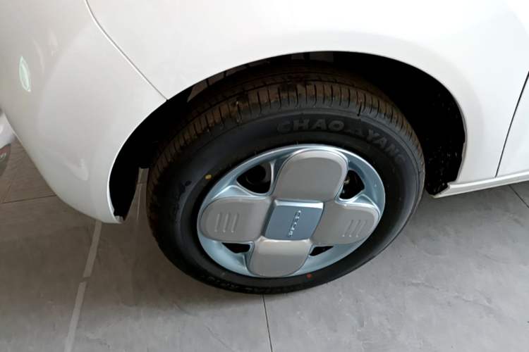 Used Geely Galaxy Panda 2024 Panda Mini 200km Endurance Bear Left Front Wheel Hub