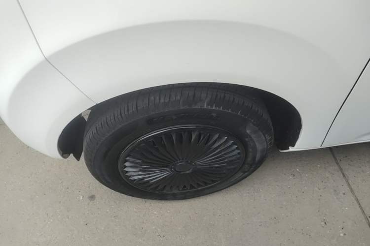 Used Geely Galaxy Panda 2024 Panda Mini 200km Endurance Bear Left Front Wheel Hub