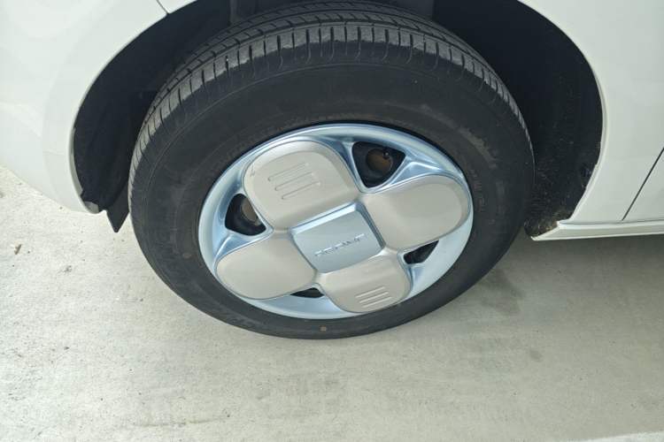 Used Geely Galaxy Panda 2024 Panda Mini 200km Endurance Bear Left Front Wheel Hub