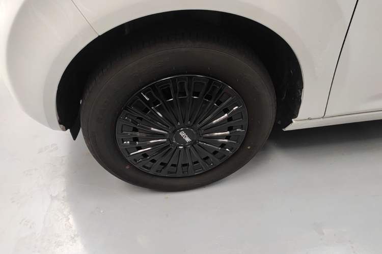 Used Geely Galaxy Panda 2024 Panda Mini 200km Endurance Bear Left Front Wheel Hub