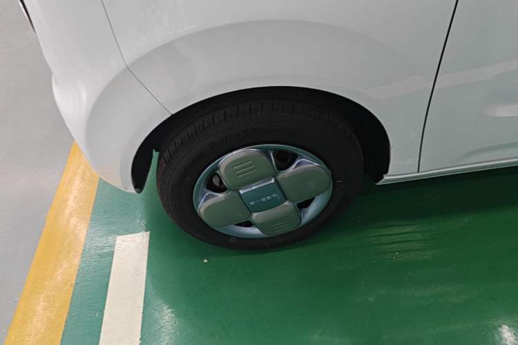 Used Geely Galaxy Panda 2024 Panda Mini 200km Longteng PRO Edition Left Front Wheel Hub