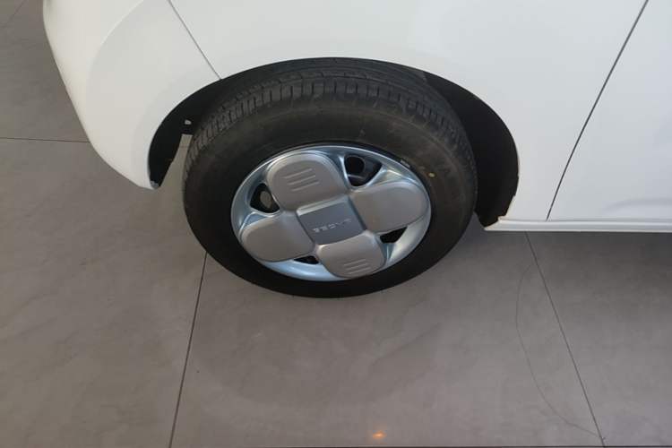 Used Geely Galaxy Panda 2024 Panda Mini 200km Endurance Bear Left Front Wheel Hub