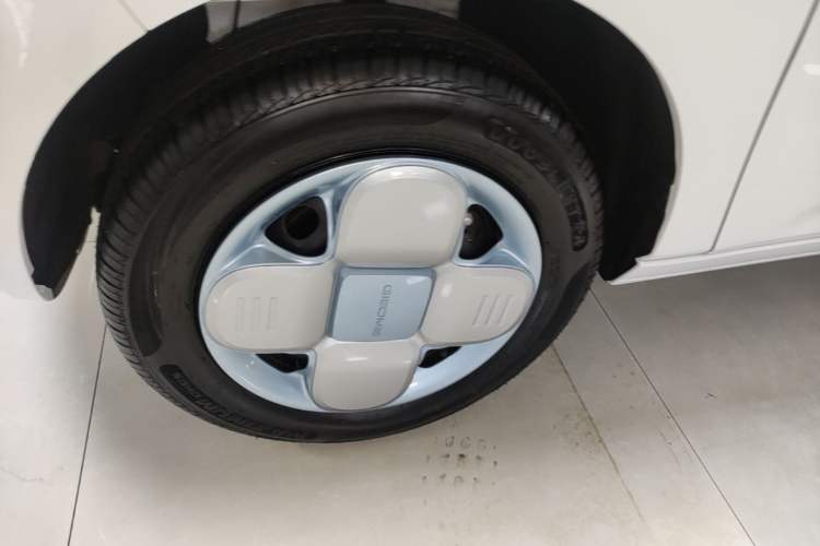 Used Geely Galaxy Panda 2024 Panda Mini 200km Endurance Bear Left Front Wheel Hub