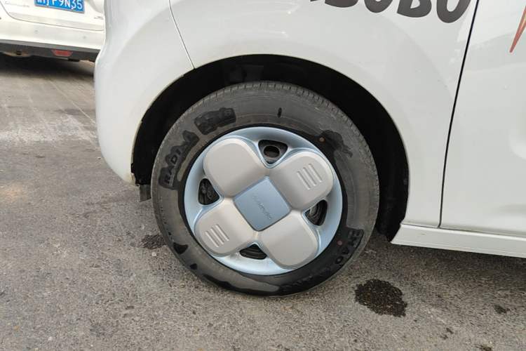 Used Geely Galaxy Panda 2024 Panda Mini 200km Endurance Bear Left Front Wheel Hub