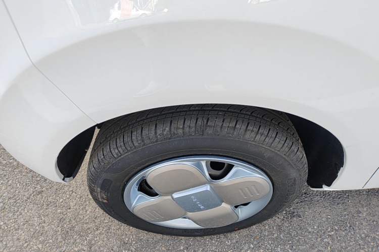 Used Geely Galaxy Panda 2024 Panda Mini 200km Endurance Bear Left Front Wheel Hub