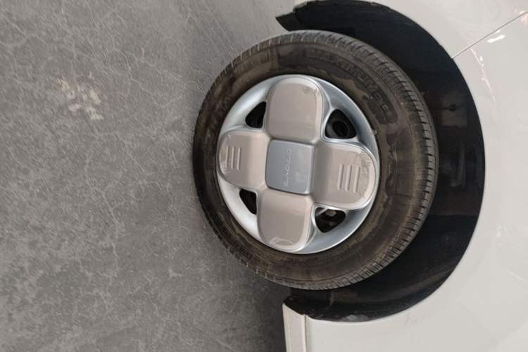 Used Geely Galaxy Panda 2024 Panda Mini 200km Endurance Bear Left Front Wheel Hub