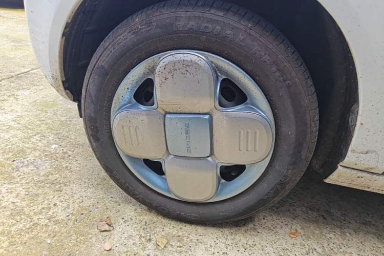 Used Geely Galaxy Panda 2024 Panda Mini 200km Endurance Bear Left Front Wheel Hub