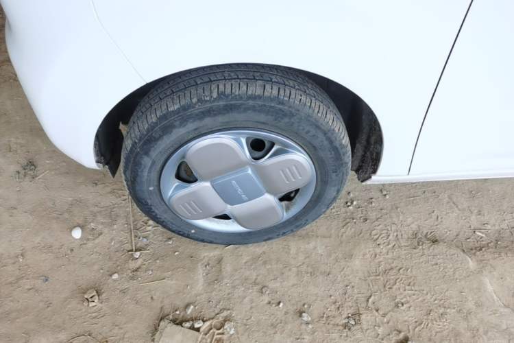 Used Geely Galaxy Panda 2024 Panda Mini 200km Endurance Bear Left Front Wheel Hub