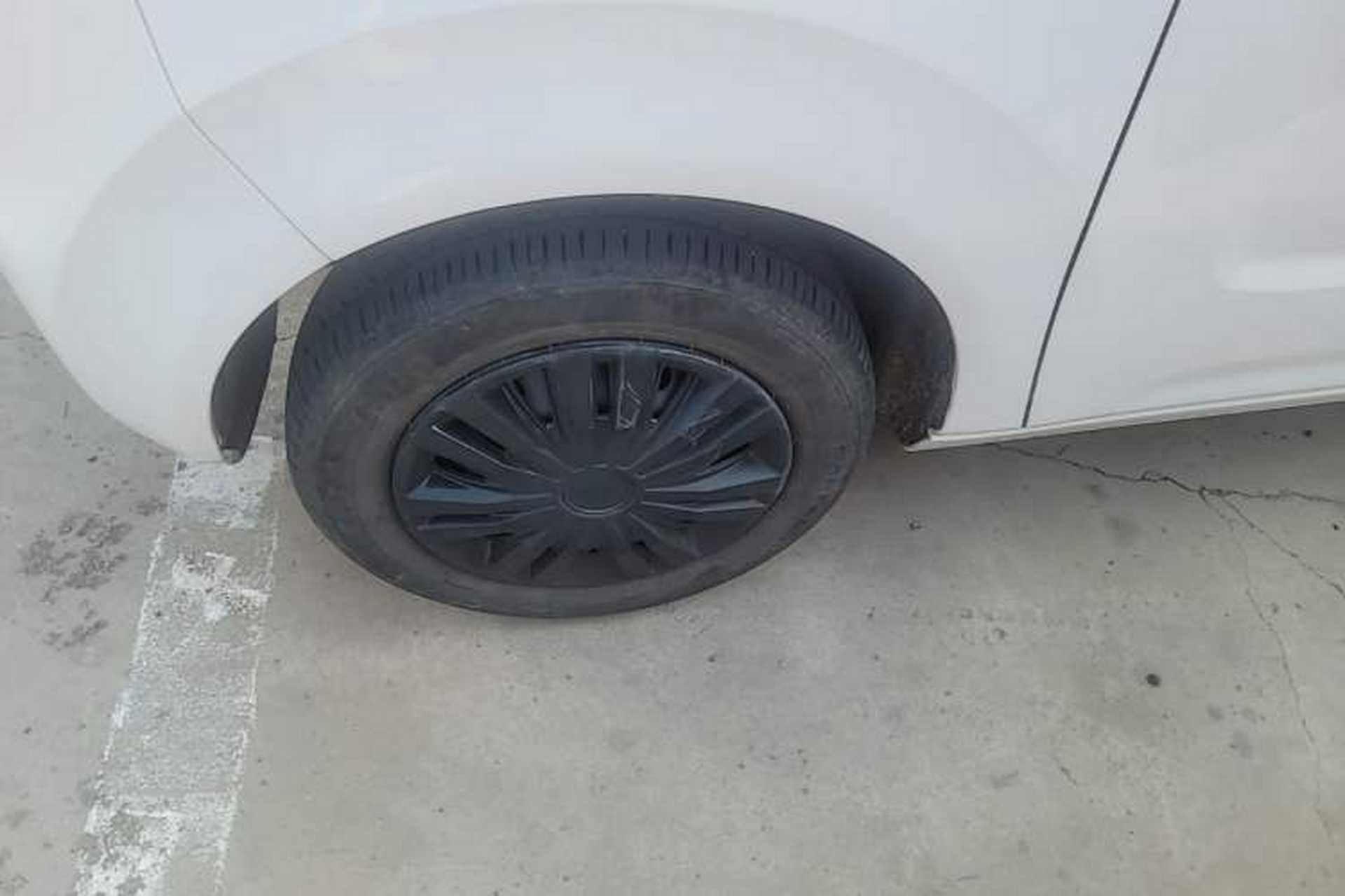 Used Geely Galaxy Panda 2024 Panda Mini 200km Endurance Bear Left Front Wheel Hub