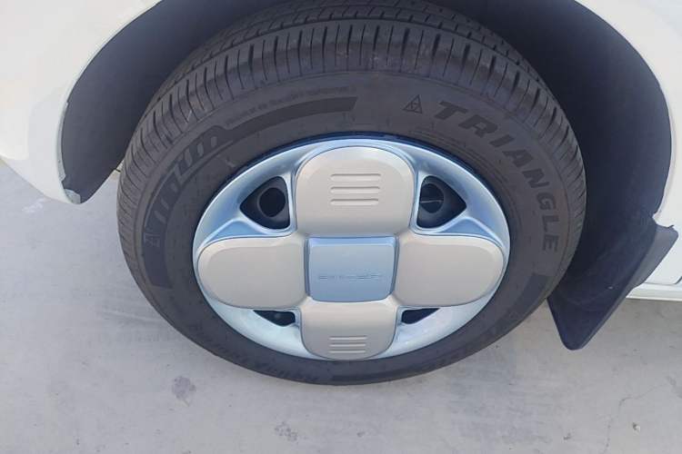 Used Geely Galaxy Panda 2024 Panda Mini 200km Endurance Bear Left Front Wheel Hub