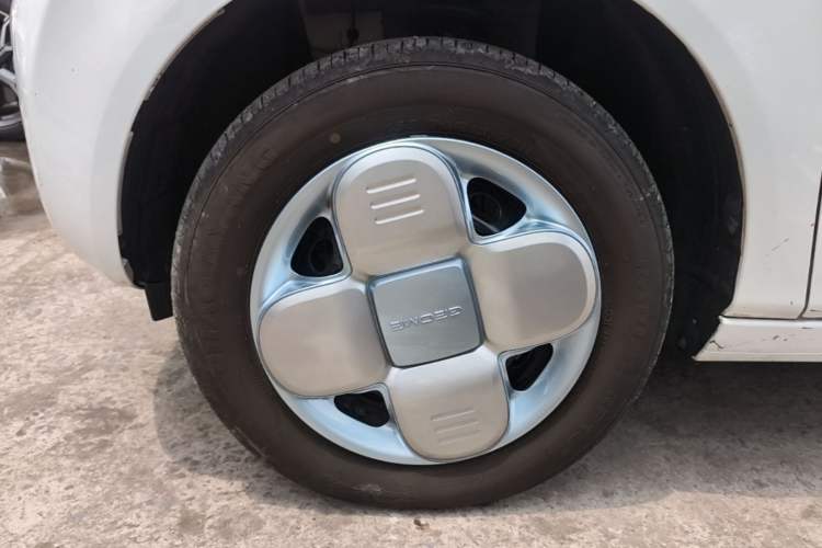 Used Geely Galaxy Panda 2024 Panda Mini 200km Longteng PRO Edition Left Front Wheel Hub