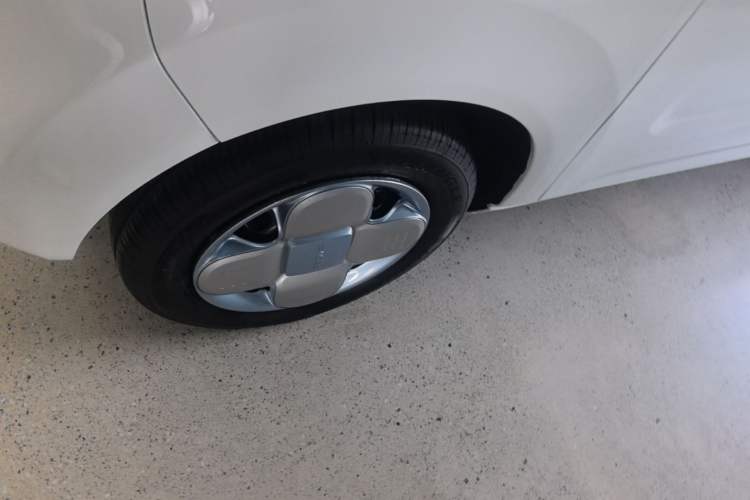Used Geely Galaxy Panda 2024 Panda Mini 200km Longteng PRO Edition Left Front Wheel Hub