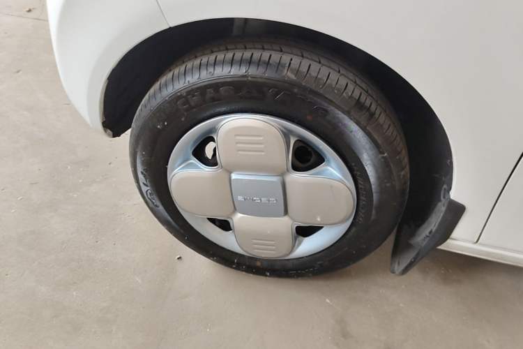Used Geely Galaxy Panda 2024 Panda Mini 200km Endurance Bear Left Front Wheel Hub