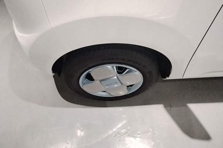 Used Geely Galaxy Panda 2024 Panda Mini 200km Longteng PRO Edition Left Front Wheel Hub
