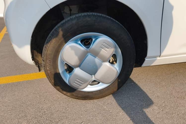 Used Geely Galaxy Panda 2024 Panda Mini 200km Endurance Bear Left Front Wheel Hub