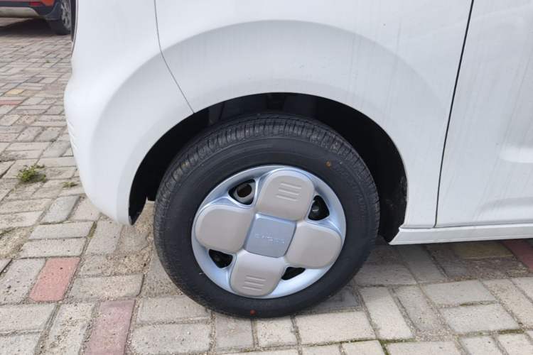 Used Geely Galaxy Panda 2024 Panda Mini 200km Endurance Bear Left Front Wheel Hub