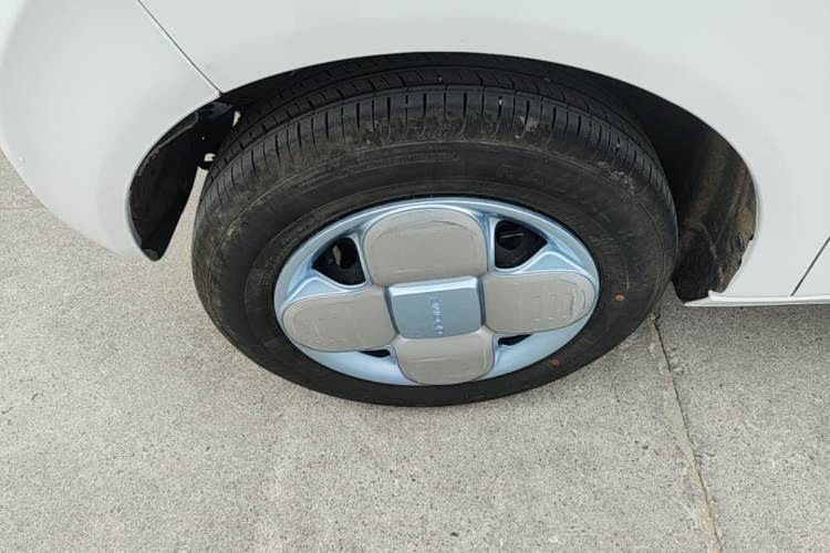 Used Geely Galaxy Panda 2024 Panda Mini 200km Endurance Bear Left Front Wheel Hub