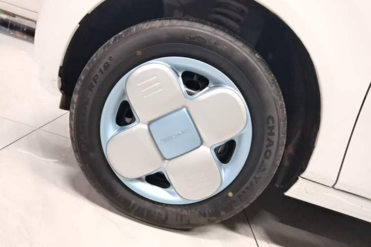 Used Geely Galaxy Panda 2024 Panda Mini 200km Endurance Bear Left Front Wheel Hub