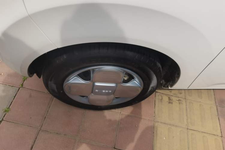 Used Geely Galaxy Panda 2024 Panda Mini 200km Longteng PRO Edition Left Front Wheel Hub