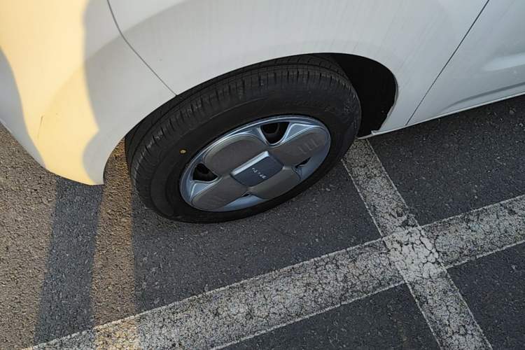 Used Geely Galaxy Panda 2024 Panda Mini 200km Endurance Bear Left Front Wheel Hub