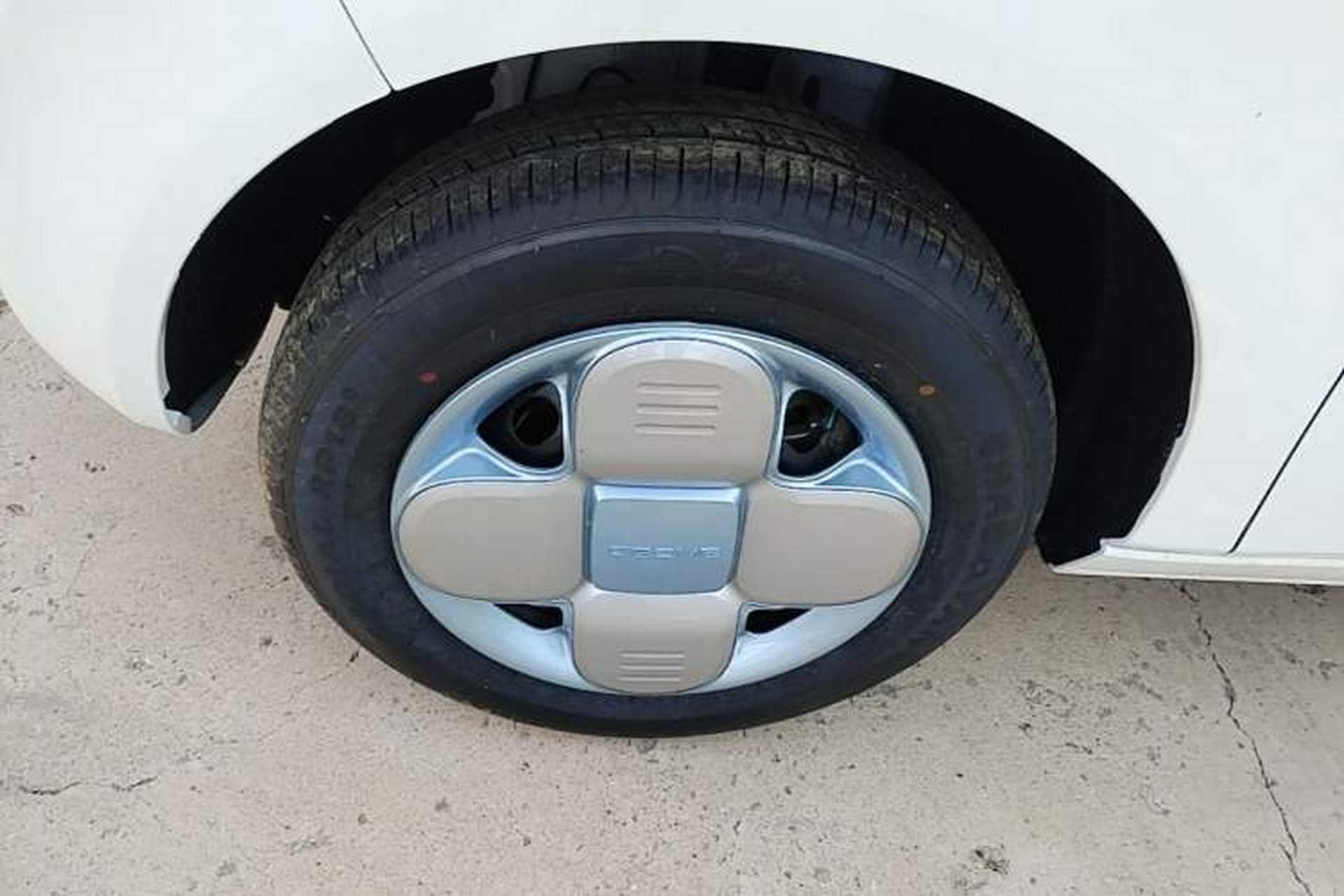 Used Geely Galaxy Panda 2024 Panda Mini 200km Endurance Bear Left Front Wheel Hub