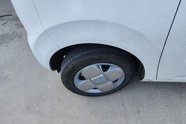 Used Geely Galaxy Panda 2024 Panda Mini 200km Endurance Bear Left Front Wheel Hub