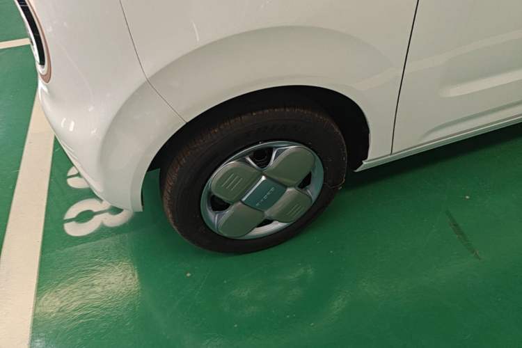Used Geely Galaxy Panda 2024 Panda Mini 200km Longteng PRO Edition Left Front Wheel Hub