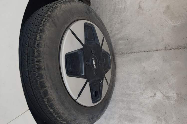 Used Geely Galaxy Panda 2024 Panda Mini 200km Endurance Bear Left Front Wheel Hub