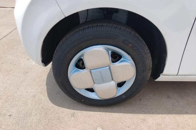 Used Geely Galaxy Panda 2024 Panda Mini 200km Endurance Bear Left Front Wheel Hub
