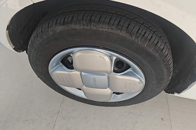 Used Geely Galaxy Panda 2024 Panda Mini 200km Endurance Bear Left Front Wheel Hub