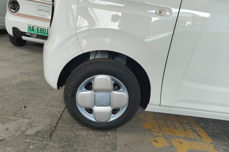 Used Geely Galaxy Panda 2024 Panda Mini 200km Endurance Bear Left Front Wheel Hub