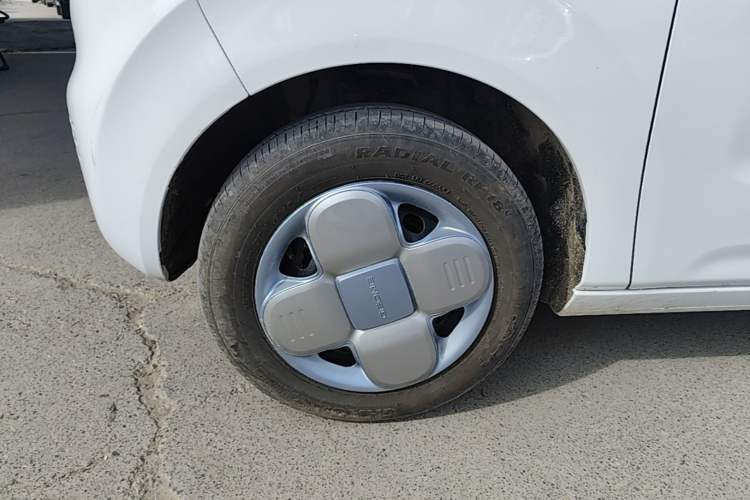 Used Geely Galaxy Panda 2024 Panda Mini 200km Endurance Bear Left Front Wheel Hub