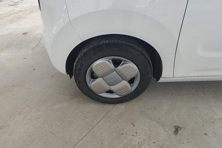 Used Geely Galaxy Panda 2024 Panda Mini 200km Endurance Bear Left Front Wheel Hub