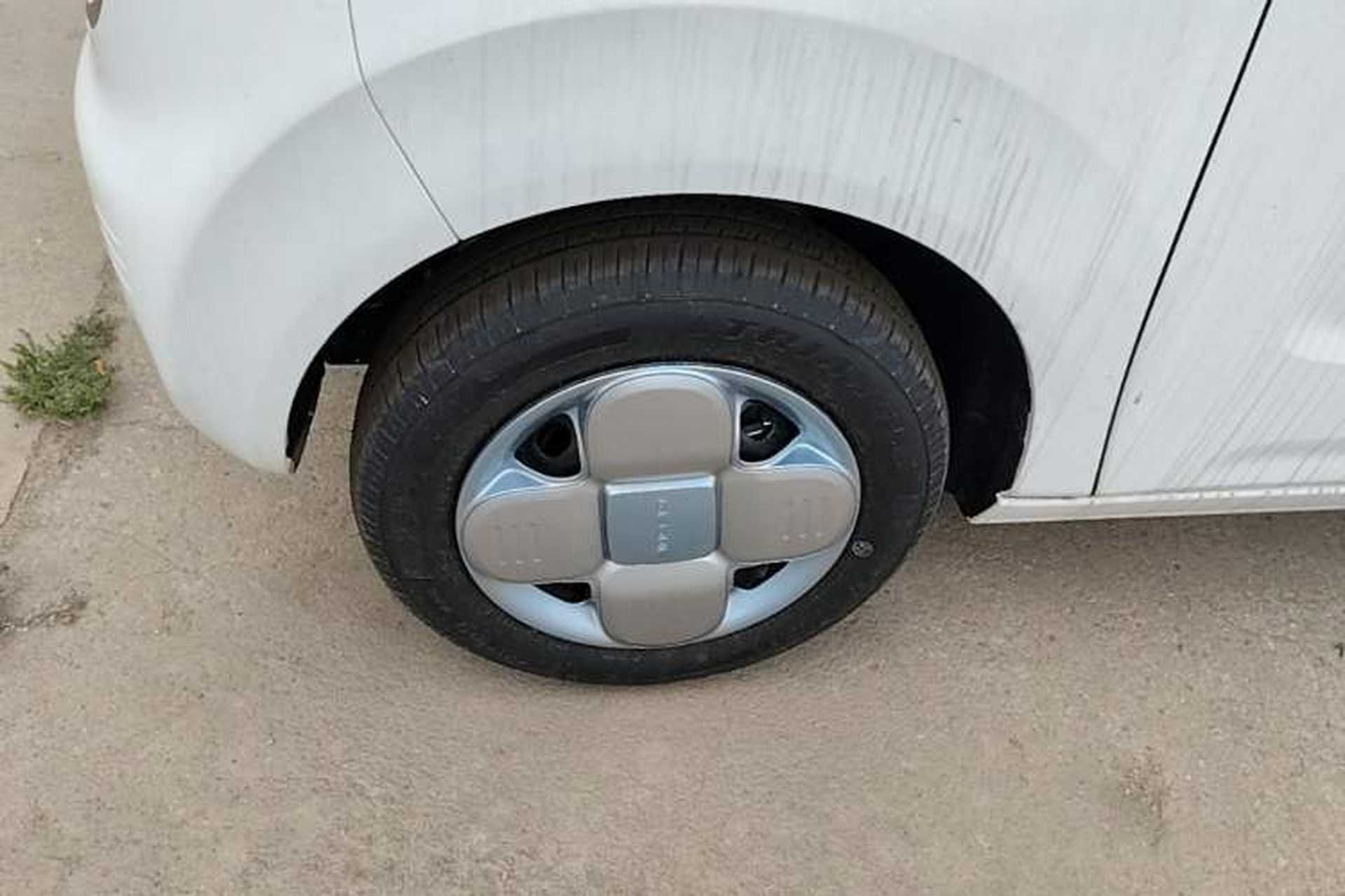 Used Geely Galaxy Panda 2024 Panda Mini 200km Endurance Bear Left Front Wheel Hub