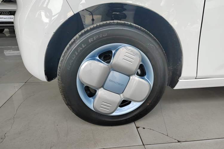 Used Geely Galaxy Panda 2024 Panda Mini 200km Endurance Bear Left Front Wheel Hub
