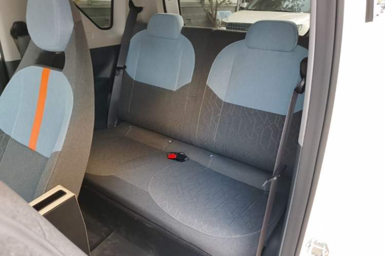 Used Geely Galaxy Panda 2024 Panda Mini 200km Endurance Bear Left Rear Seat
