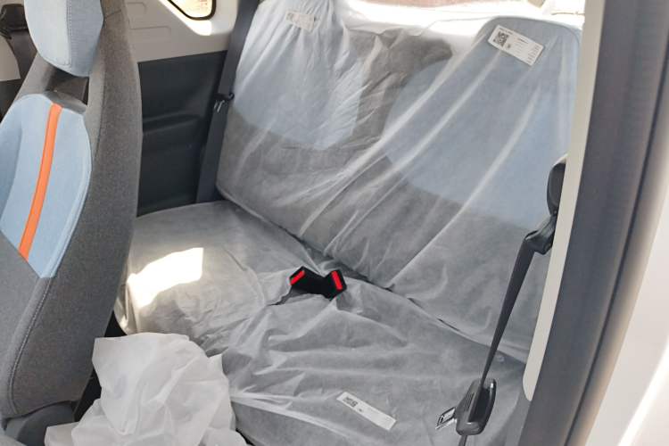 Used Geely Galaxy Panda 2024 Panda Mini 200km Endurance Bear Left Rear Seat