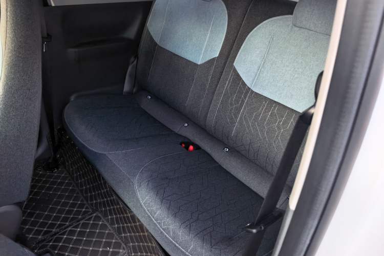 Used Geely Galaxy Panda 2024 Panda Mini 200km Endurance Bear Left Rear Seat