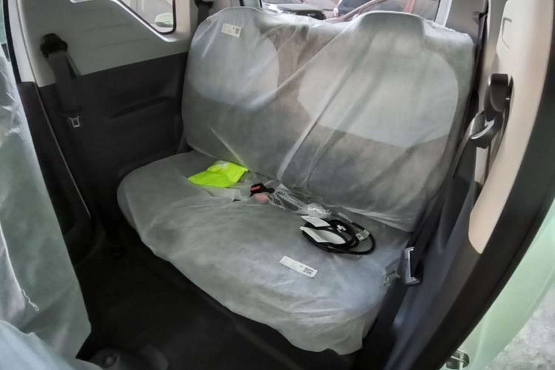 Used Geely Galaxy Panda 2024 Panda Mini 200km Endurance Bear Left Rear Seat