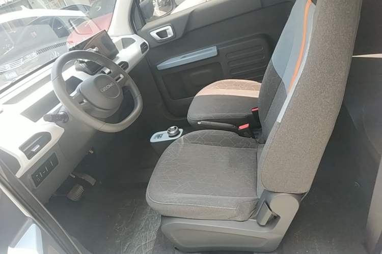 Used Geely Galaxy Panda 2024 Panda Mini 200km Endurance Bear Left Rear Seat