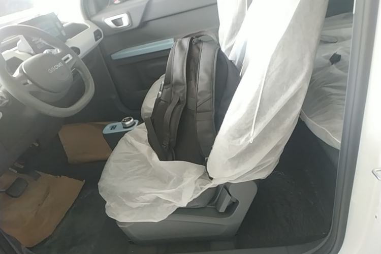 Used Geely Galaxy Panda 2024 Panda Mini 200km Endurance Bear Left Rear Seat