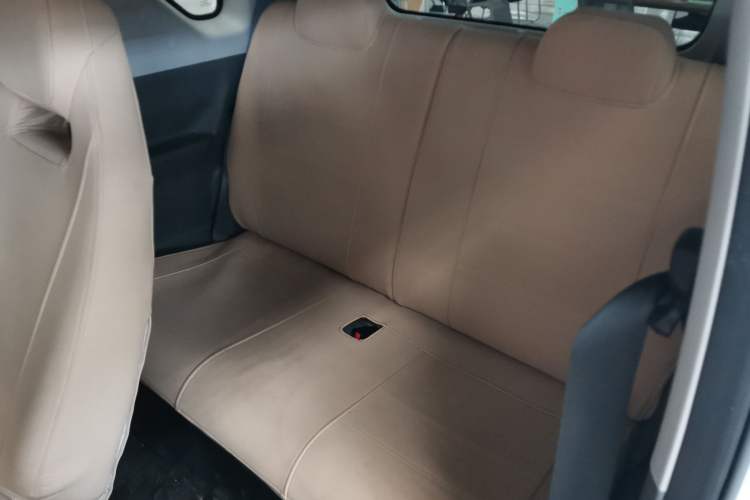 Used Geely Galaxy Panda 2024 Panda Mini 200km Endurance Bear Left Rear Seat