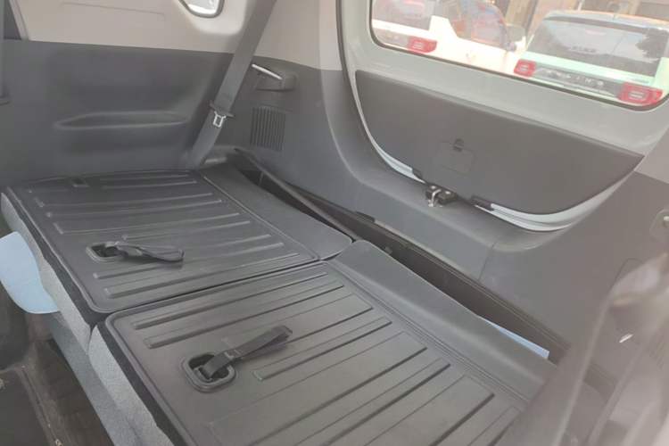 Used Geely Galaxy Panda 2024 Panda Mini 200km Endurance Bear Left Rear Seat