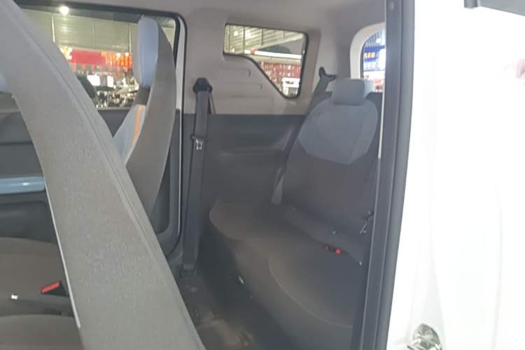 Used Geely Galaxy Panda 2024 Panda Mini 200km Endurance Bear Left Rear Seat