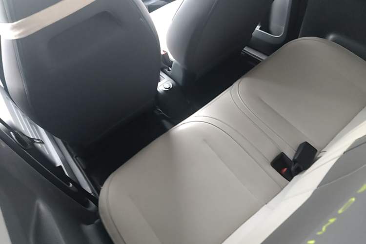 Used Geely Galaxy Panda 2024 200km Panda Rider Left Rear Seat