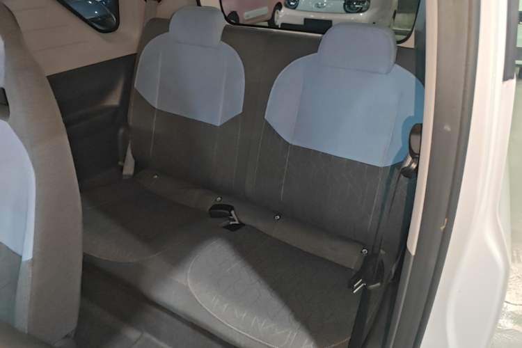 Used Geely Galaxy Panda 2024 Panda Mini 200km Endurance Bear Left Rear Seat