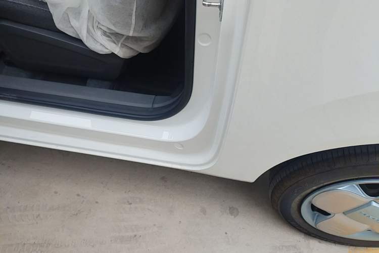 Used Geely Galaxy Panda 2024 Panda Mini 200km Endurance Bear Left Side Sill